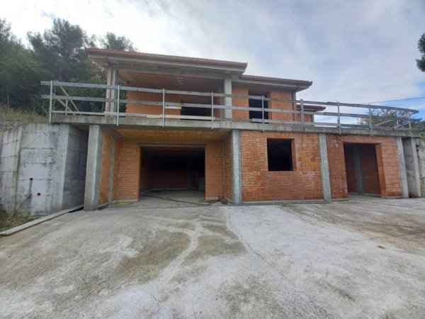 casa indipendente in vendita ad Imperia in zona Oneglia