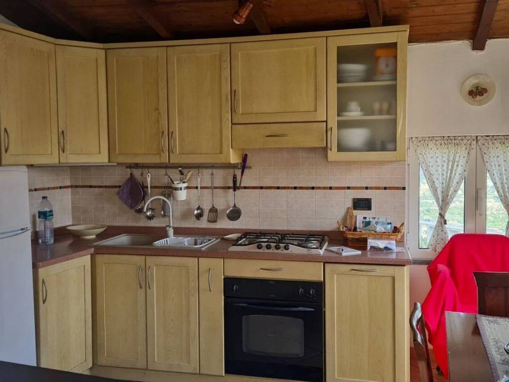 casa indipendente in vendita ad Imperia in zona Poggi