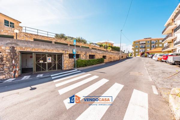 negozio in vendita ad Imperia in zona Porto Maurizio