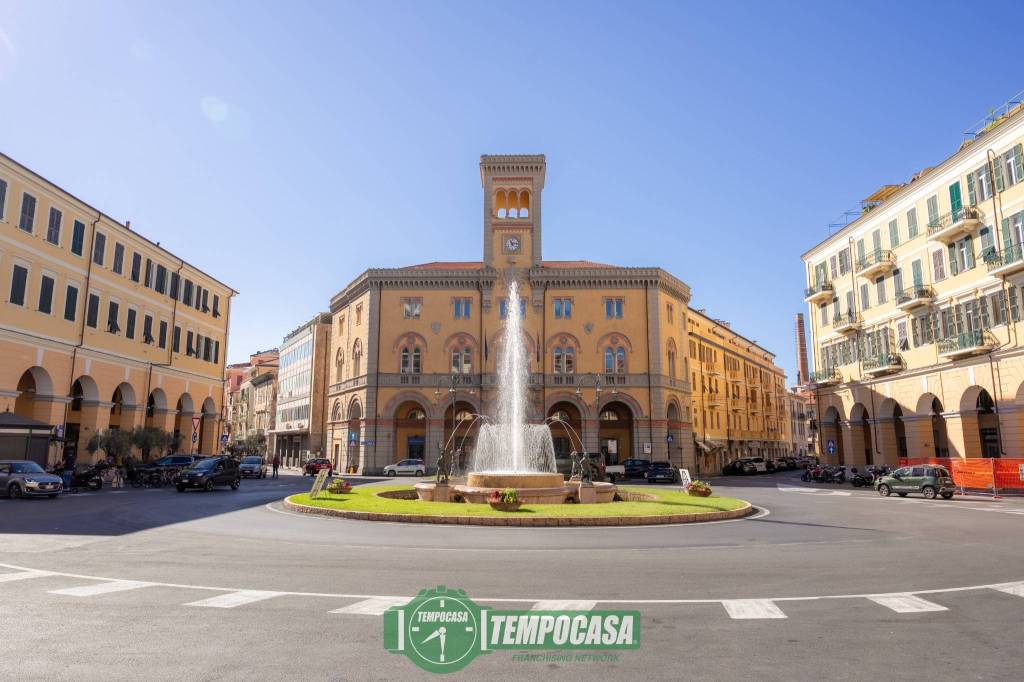ufficio in vendita ad Imperia in zona Oneglia