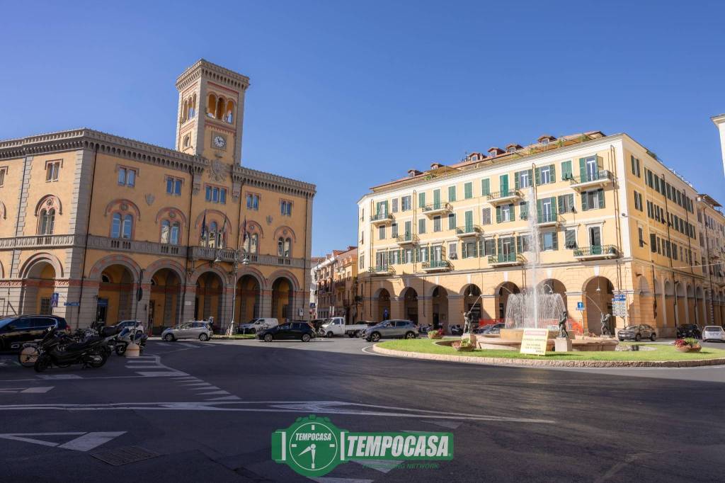 ufficio in vendita ad Imperia in zona Oneglia