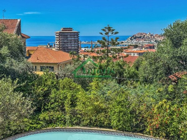 casa indipendente in vendita ad Imperia in zona Porto Maurizio