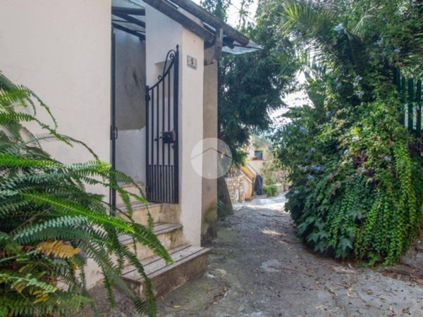 casa indipendente in vendita ad Imperia