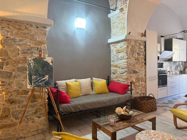 appartamento in vendita ad Imperia in zona Porto Maurizio