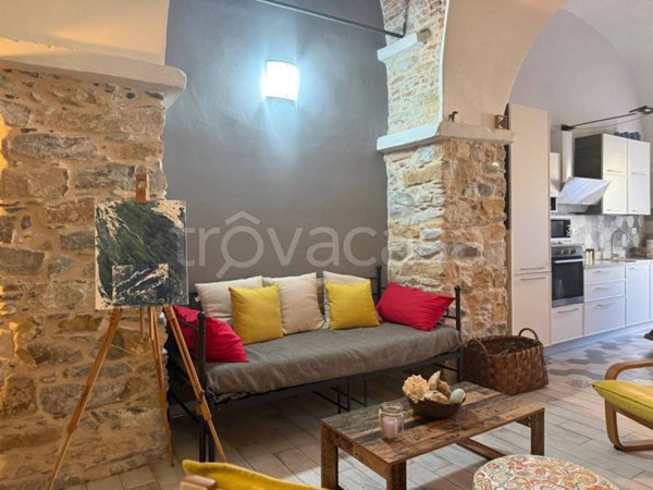 appartamento in vendita ad Imperia in zona Porto Maurizio