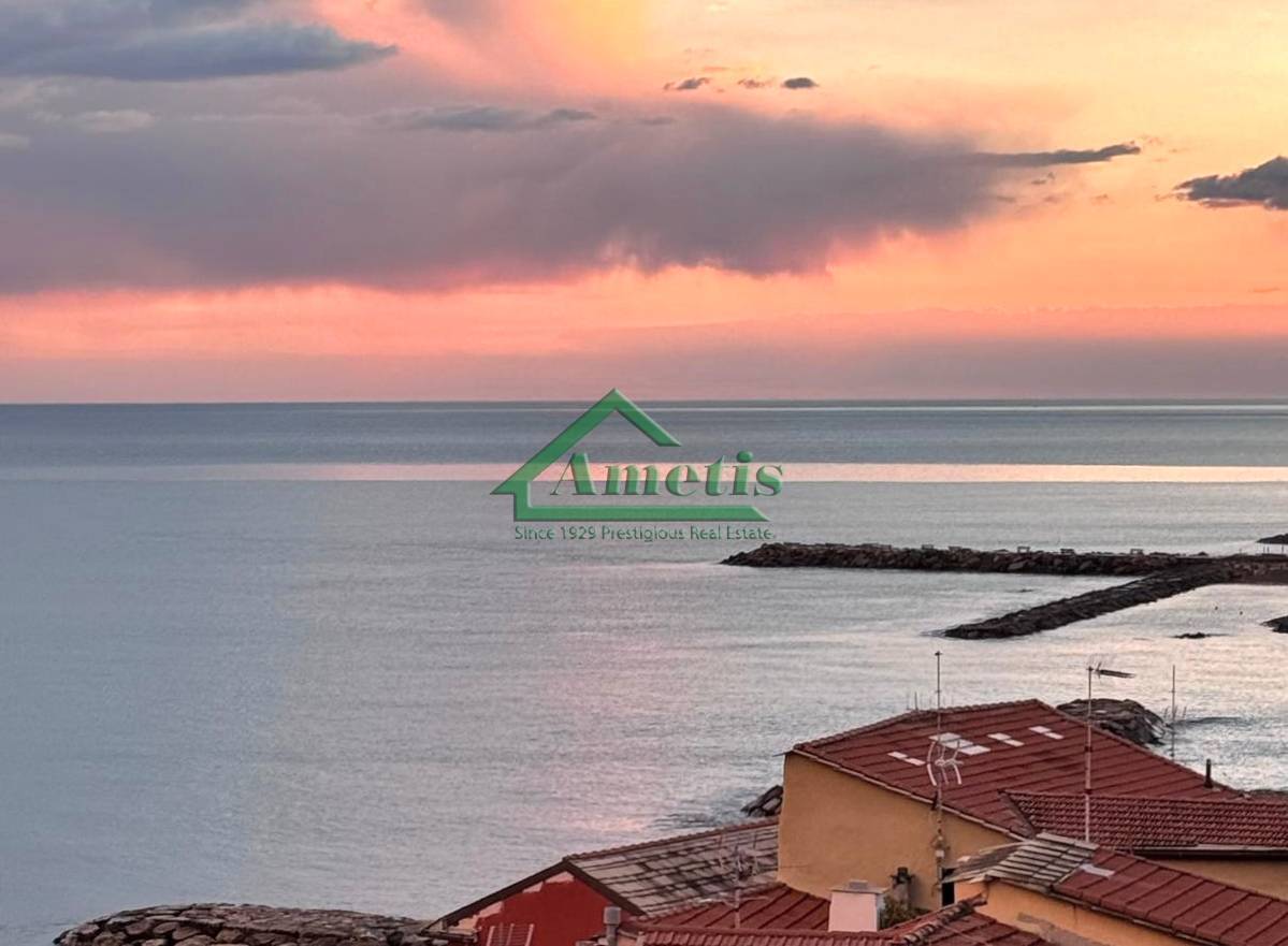 appartamento in vendita ad Imperia in zona Porto Maurizio