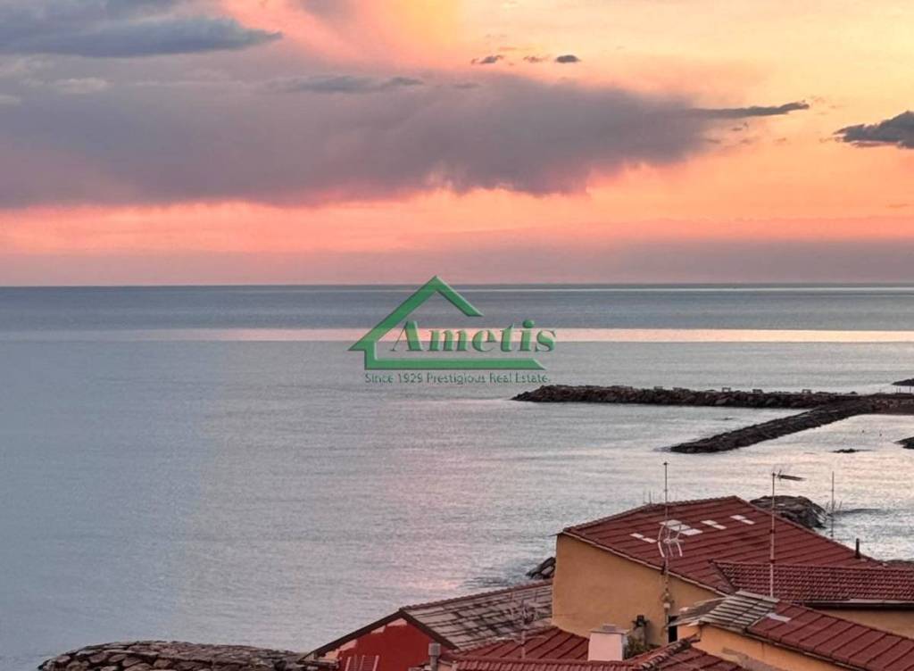 appartamento in vendita ad Imperia in zona Porto Maurizio