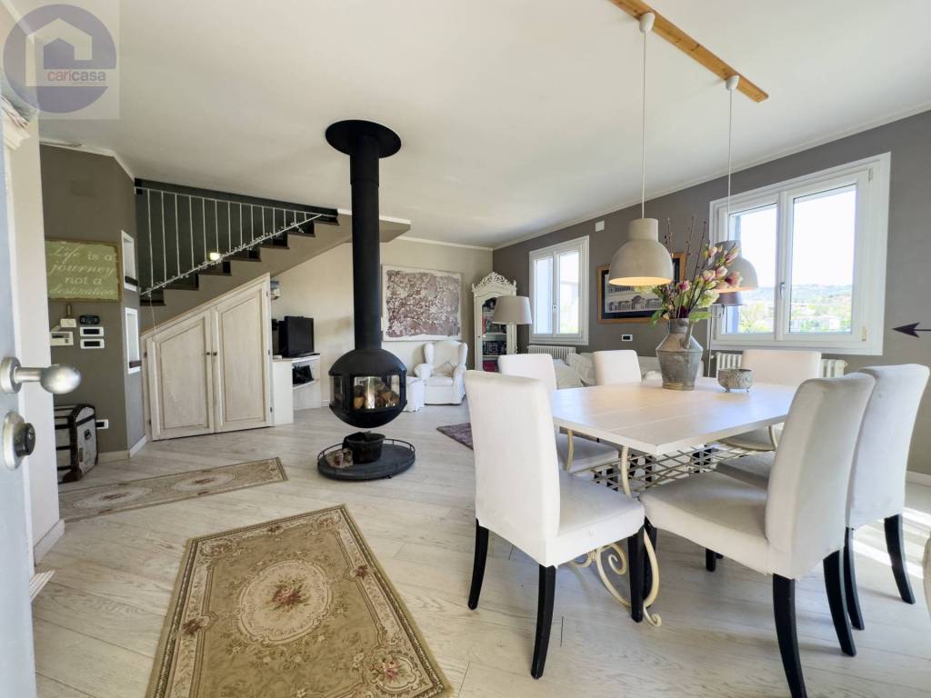 casa indipendente in vendita ad Imperia in zona Torrazza / Clavi