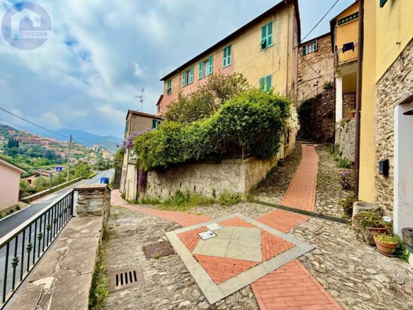 appartamento in vendita ad Imperia in zona Torrazza / Clavi