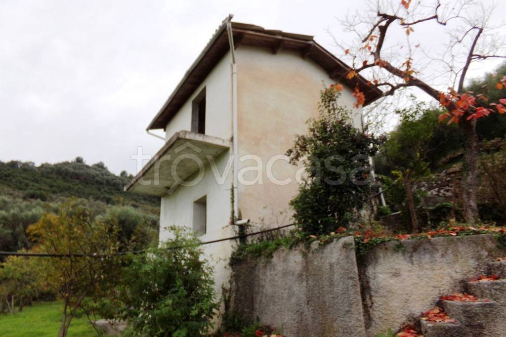 appartamento in vendita ad Imperia in zona Torrazza / Clavi