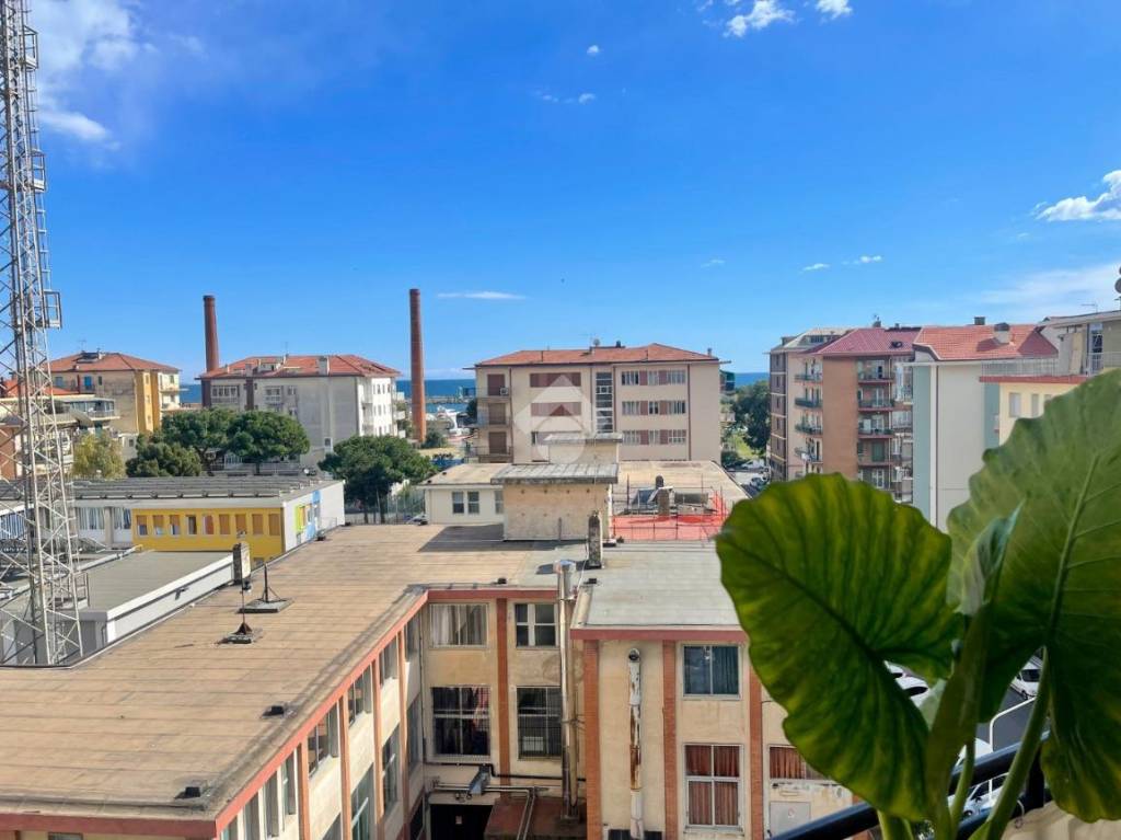 appartamento in vendita ad Imperia in zona Porto Maurizio