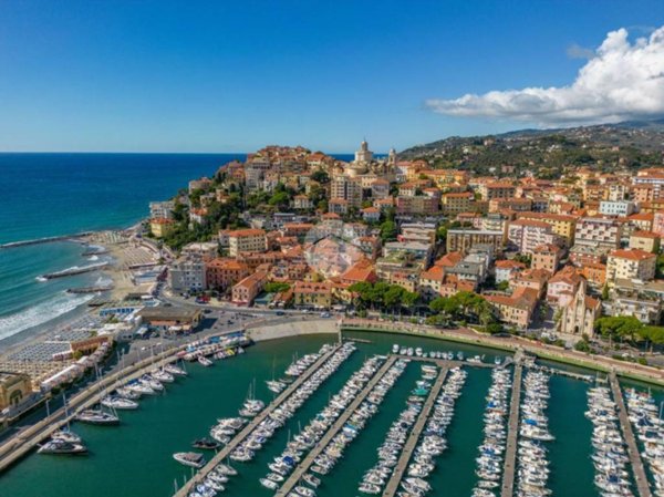 appartamento in vendita ad Imperia in zona Porto Maurizio