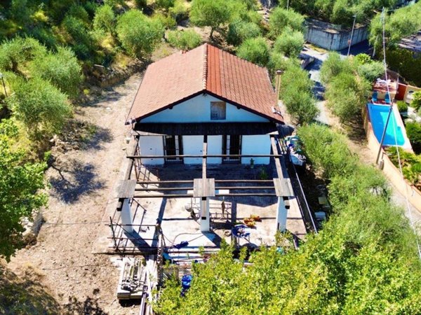 casa indipendente in vendita ad Imperia in zona Oneglia