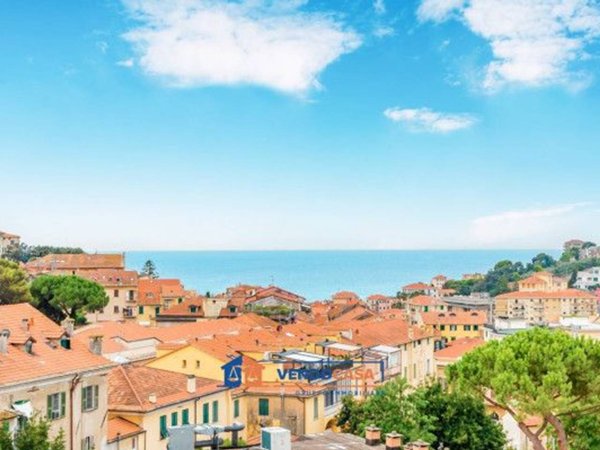 appartamento in vendita ad Imperia in zona Porto Maurizio