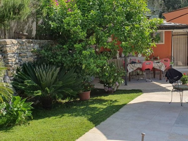 casa indipendente in vendita ad Imperia in zona Torrazza / Clavi