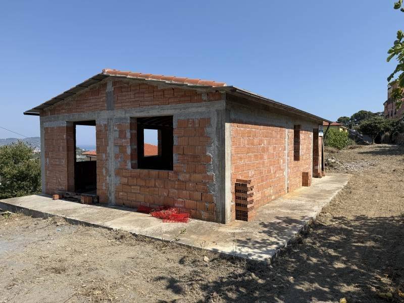 casa indipendente in vendita ad Imperia in zona Poggi