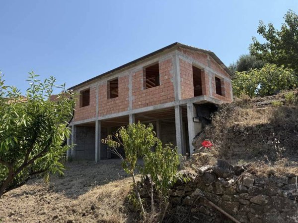 casa indipendente in vendita ad Imperia in zona Poggi