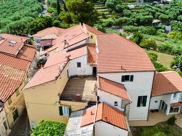 appartamento in vendita ad Imperia in zona Oneglia
