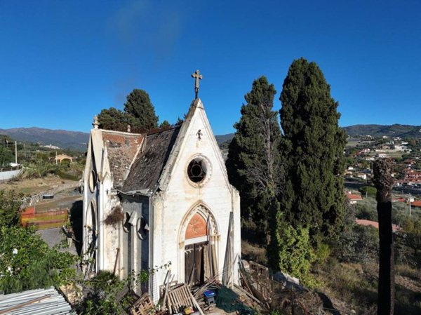 casa indipendente in vendita ad Imperia