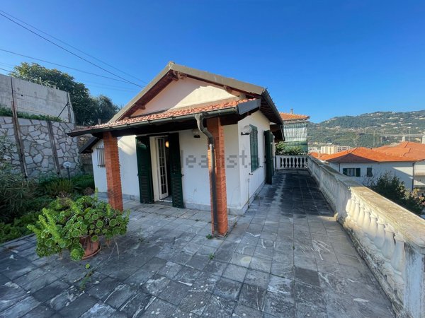 casa indipendente in vendita ad Imperia