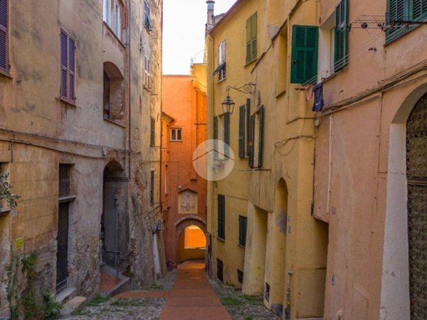 appartamento in vendita ad Imperia in zona Porto Maurizio