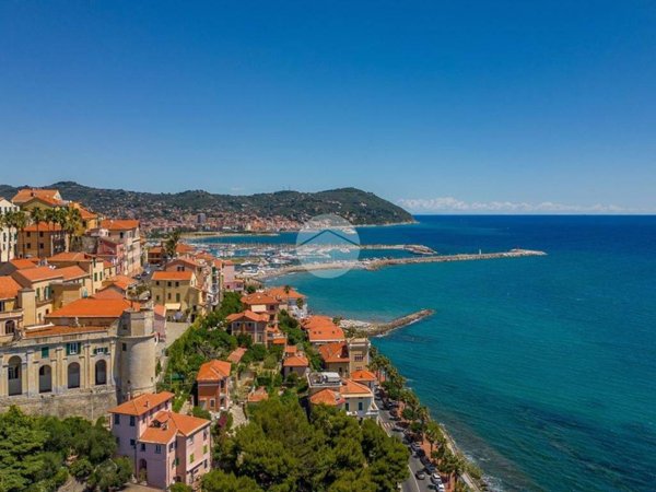 appartamento in vendita ad Imperia in zona Porto Maurizio