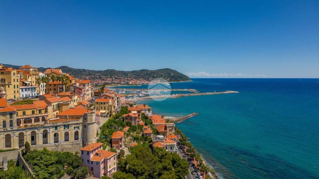 appartamento in vendita ad Imperia in zona Porto Maurizio