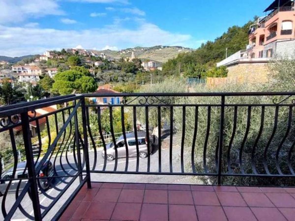 appartamento in vendita ad Imperia in zona Cantalupo