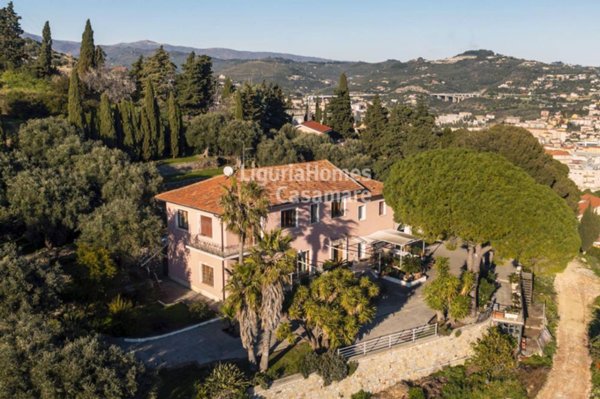 casa indipendente in vendita ad Imperia in zona Porto Maurizio