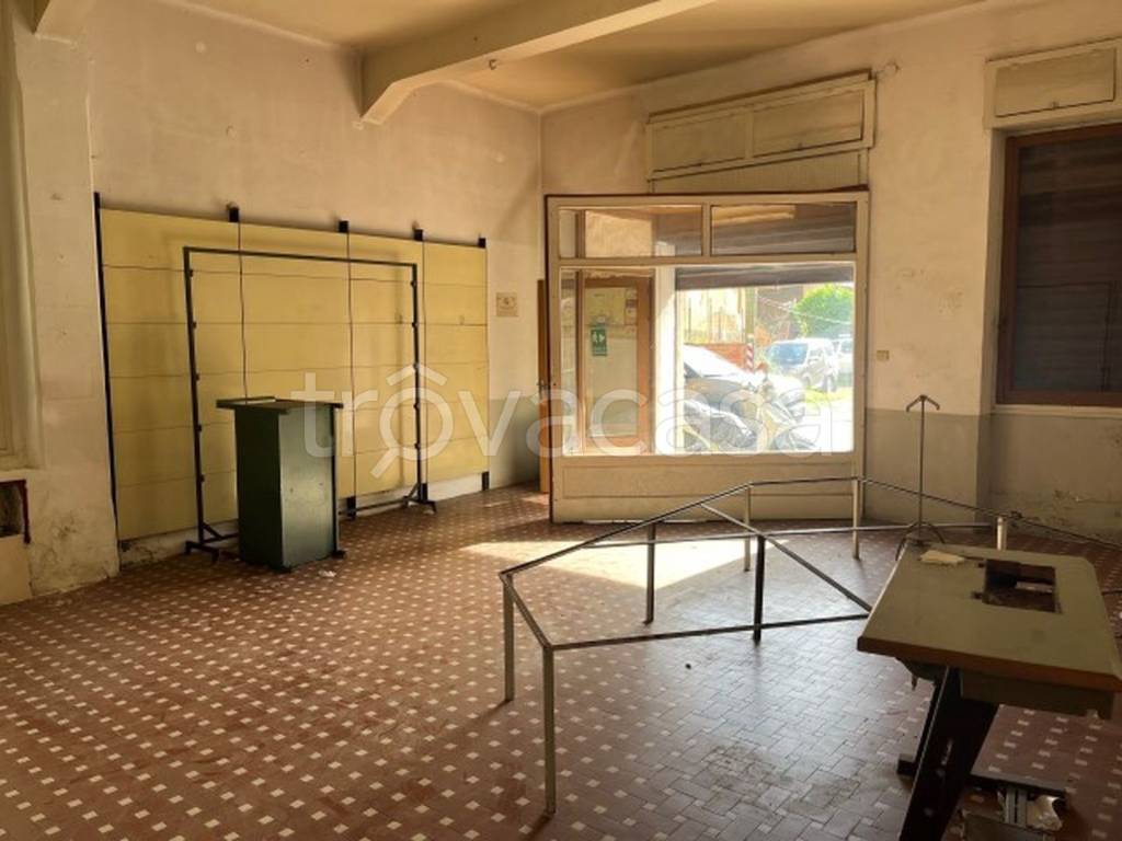 negozio in vendita ad Imperia in zona Oneglia