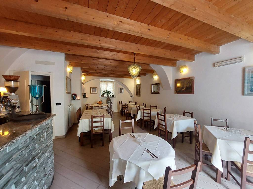 negozio in vendita ad Imperia in zona Torrazza / Clavi