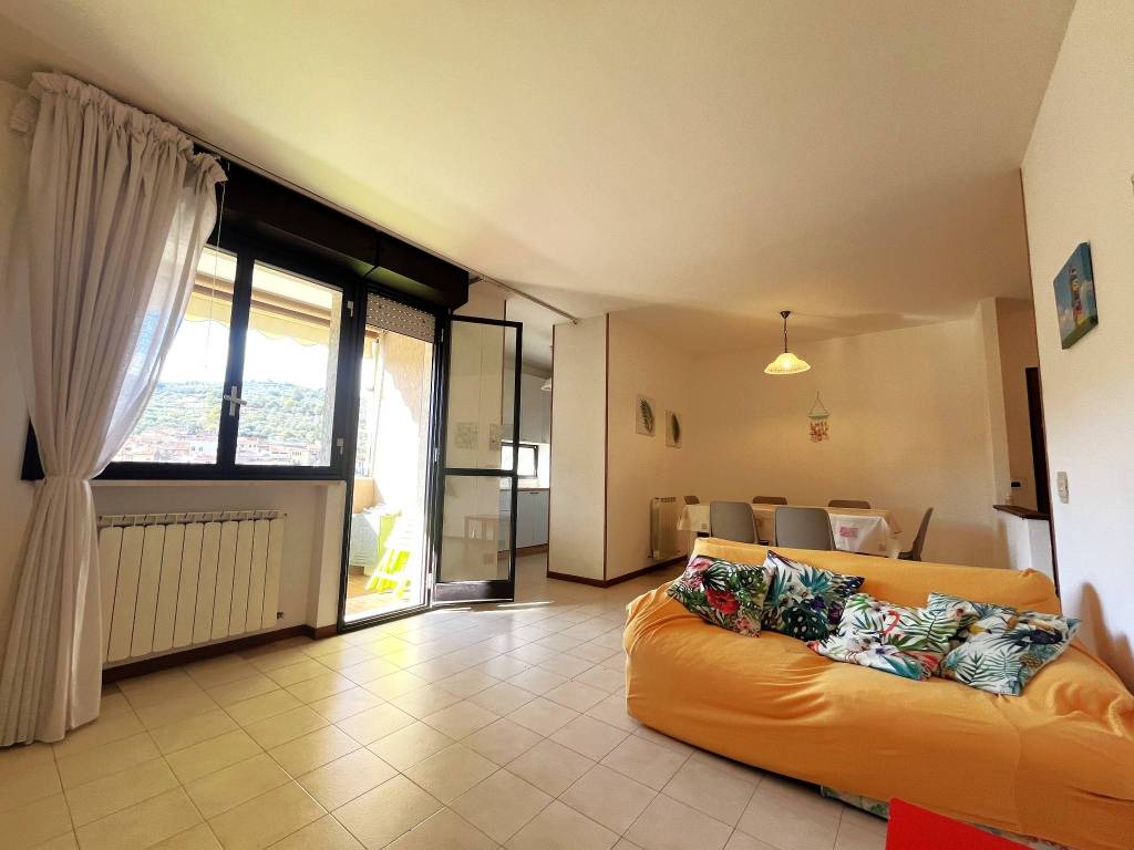 appartamento in vendita ad Imperia in zona Torrazza / Clavi