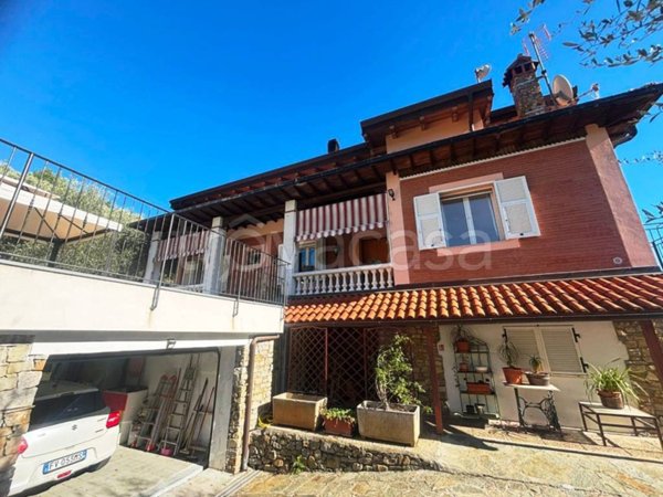 casa indipendente in vendita ad Imperia in zona Sant'Agata