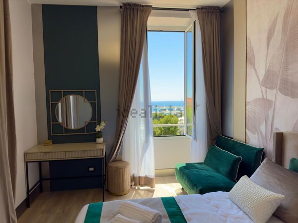 appartamento in vendita ad Imperia in zona Porto Maurizio