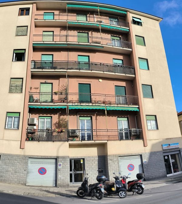 locale di sgombero in vendita ad Imperia in zona Oneglia