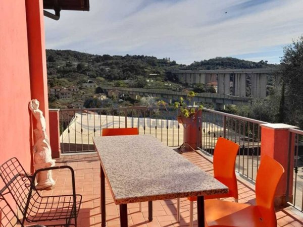 casa indipendente in vendita ad Imperia