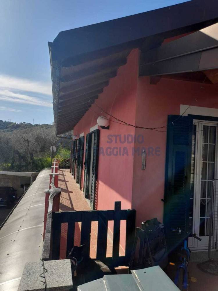 casa indipendente in vendita ad Imperia