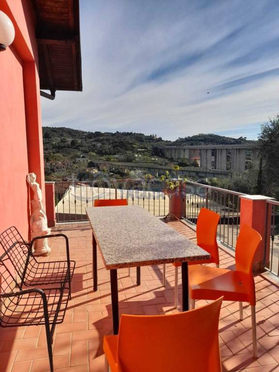 casa indipendente in vendita ad Imperia