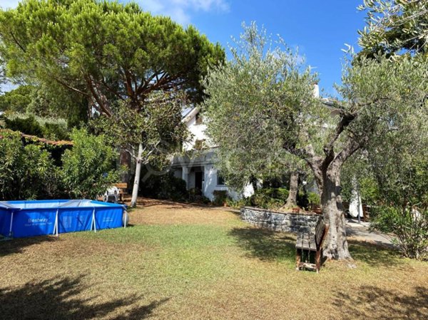 appartamento in vendita ad Imperia in zona Porto Maurizio