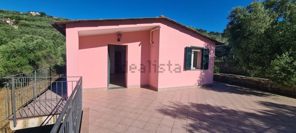 casa indipendente in vendita ad Imperia