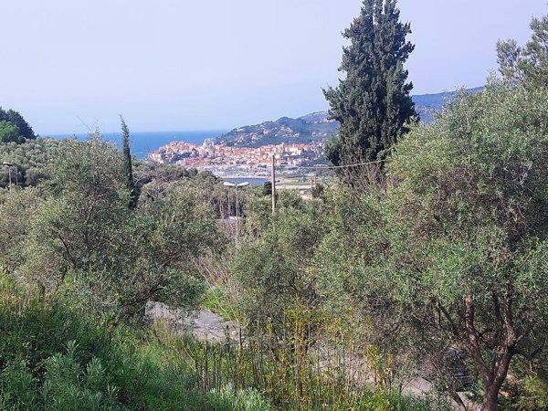 casa indipendente in vendita ad Imperia in zona Porto Maurizio