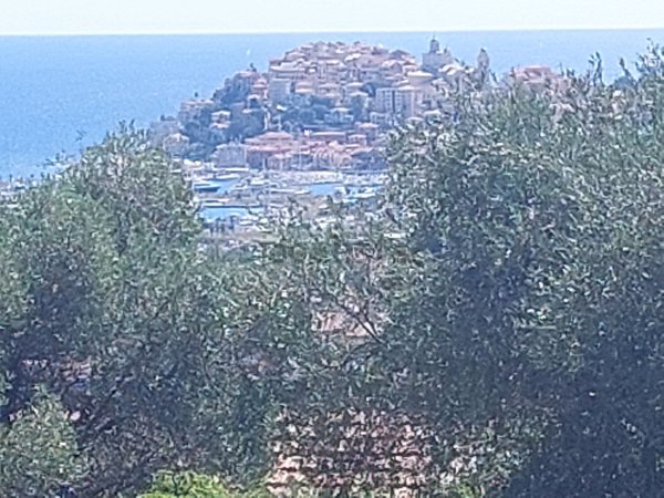 casa indipendente in vendita ad Imperia