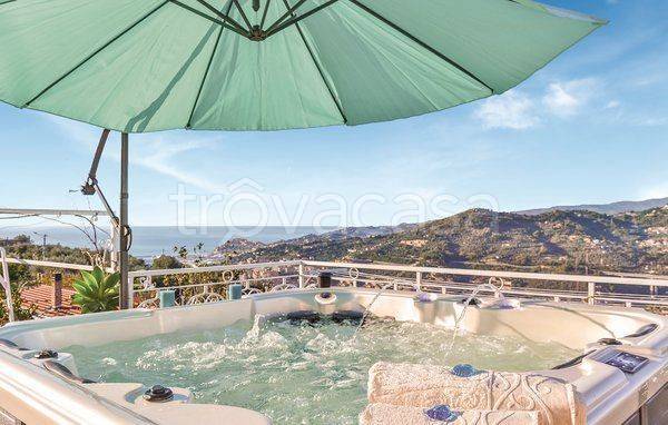 casa indipendente in vendita ad Imperia in zona Oneglia