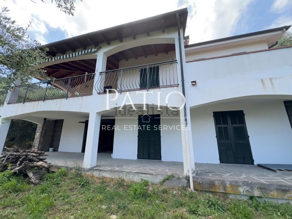casa indipendente in vendita ad Imperia in zona Sant'Agata