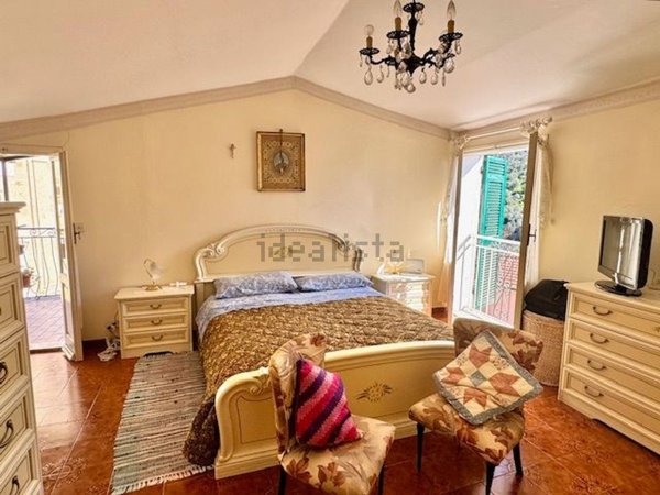 casa indipendente in vendita ad Imperia in zona Moltedo