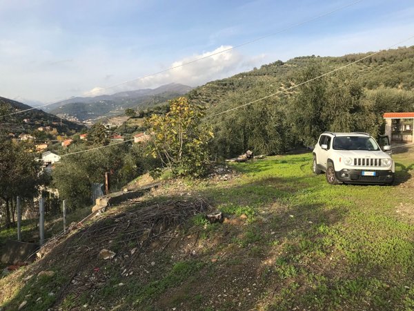 casa indipendente in vendita ad Imperia in zona Oneglia