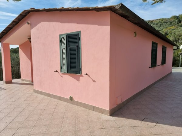 casa indipendente in vendita ad Imperia