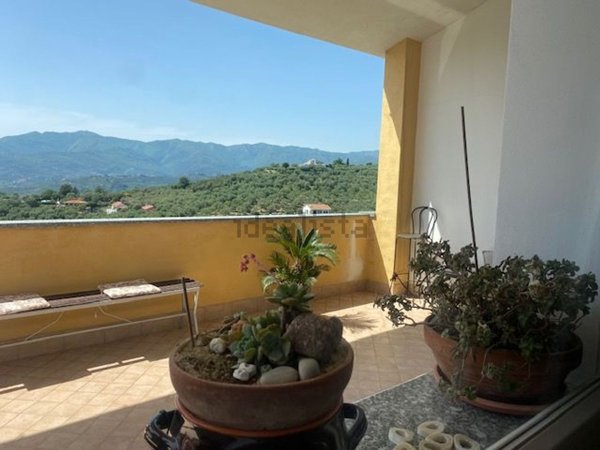 casa indipendente in vendita ad Imperia in zona Porto Maurizio