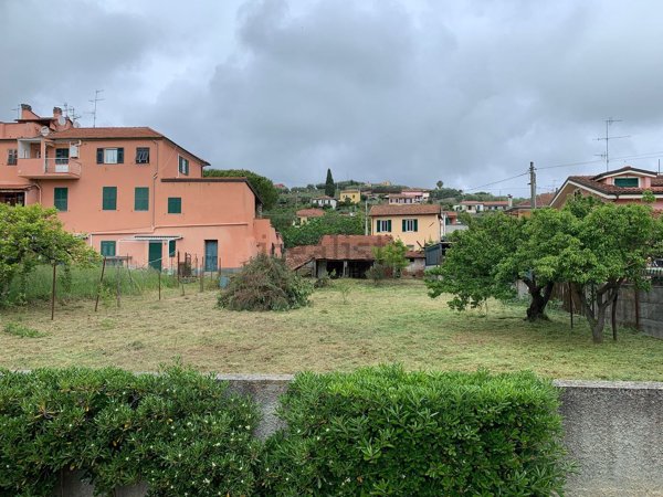 casa indipendente in vendita ad Imperia in zona Porto Maurizio