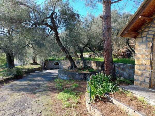 locale di sgombero in vendita ad Imperia in zona Porto Maurizio